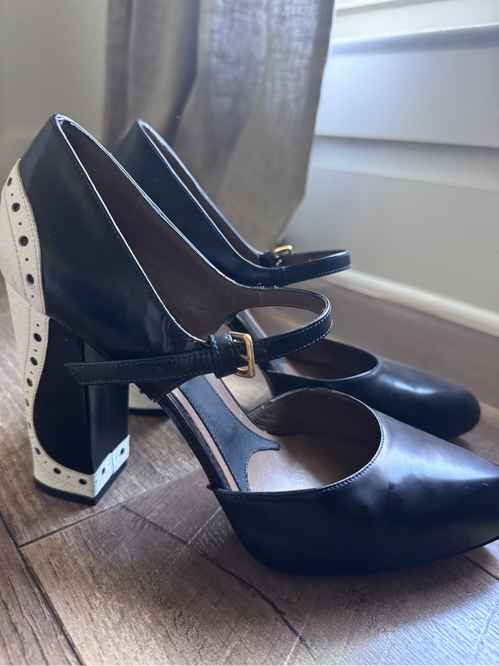 Marni Navy Pointed-Toe Mary Jane Pumps with Cream Heel Accent Size 39.5 EU